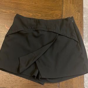 BCBG skort 0-3